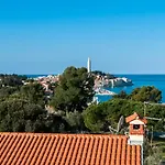 Lakovich Sea View Apartments