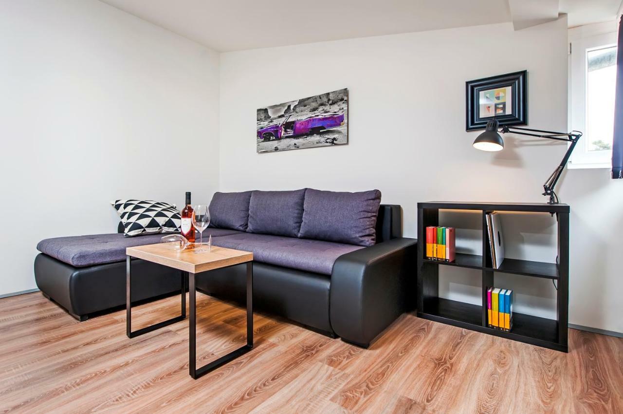 Lakovich Sea View Apartament *