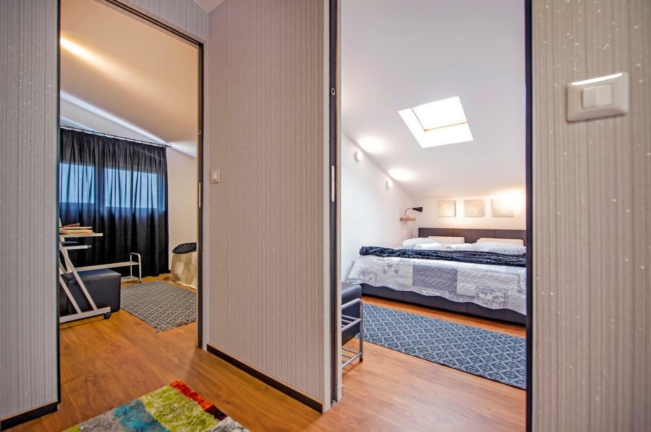 Lakovich Sea View Apartament *