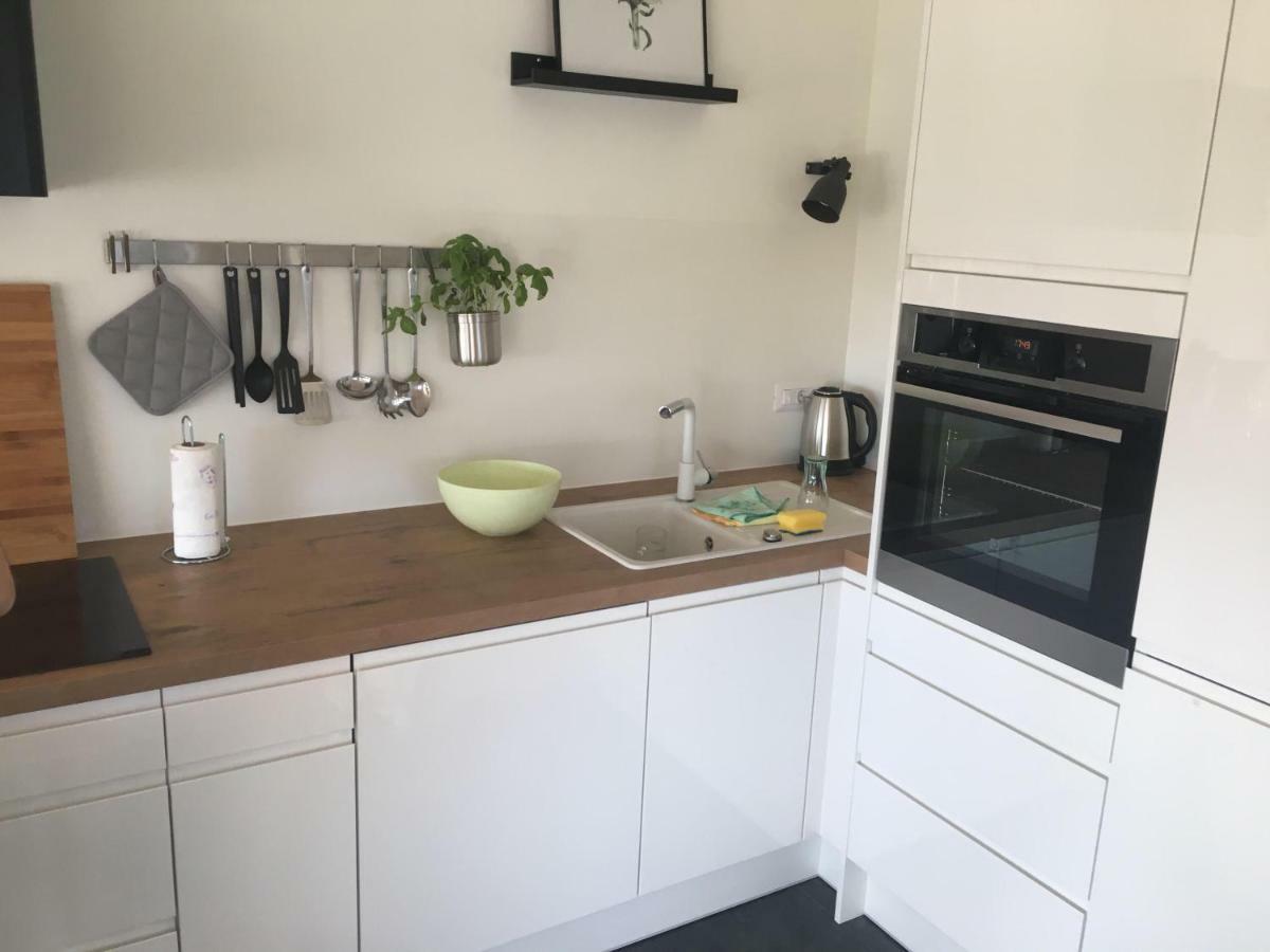 Lakovich Sea View Apartament *