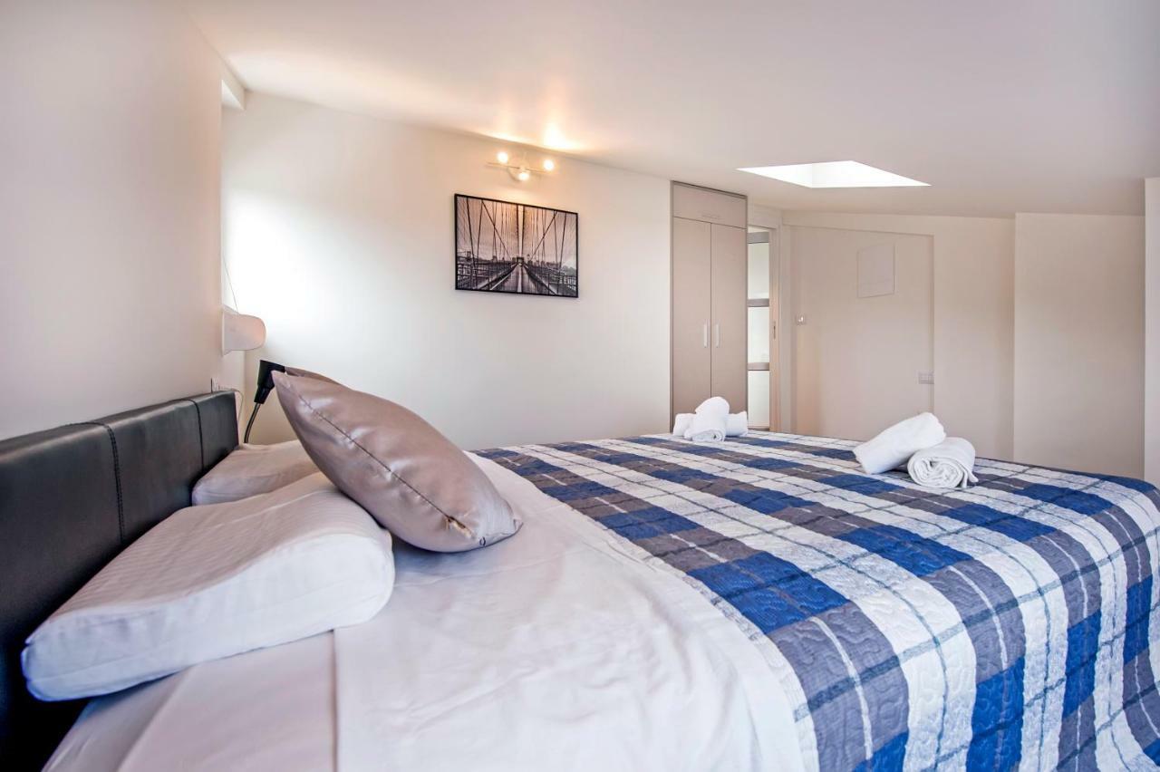 Lakovich Sea View Apartament *